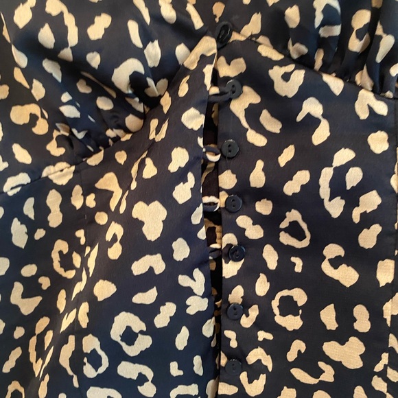 Lulus leopard print blouse - Picture 7 of 7